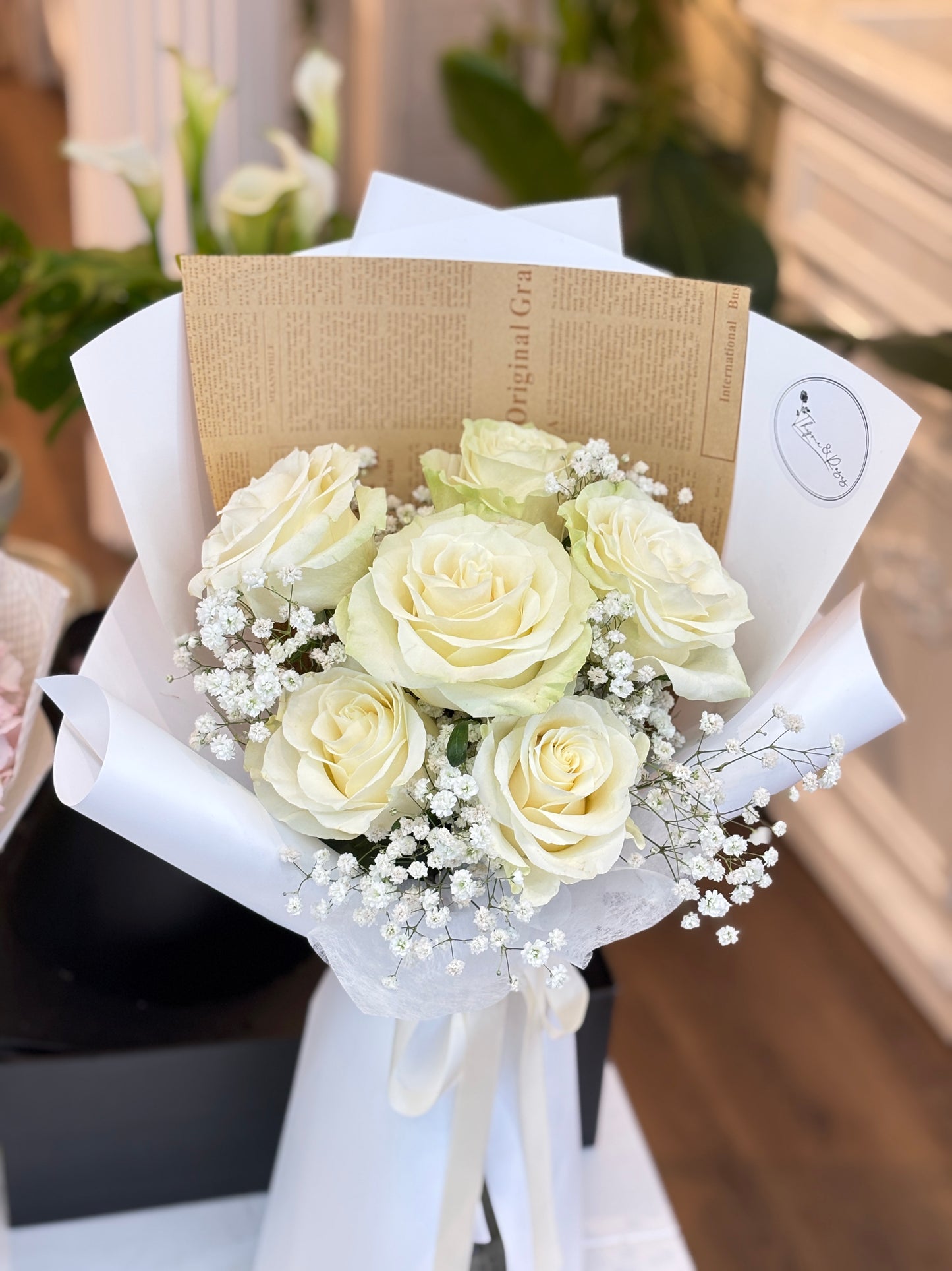 6 White Roses bouquet