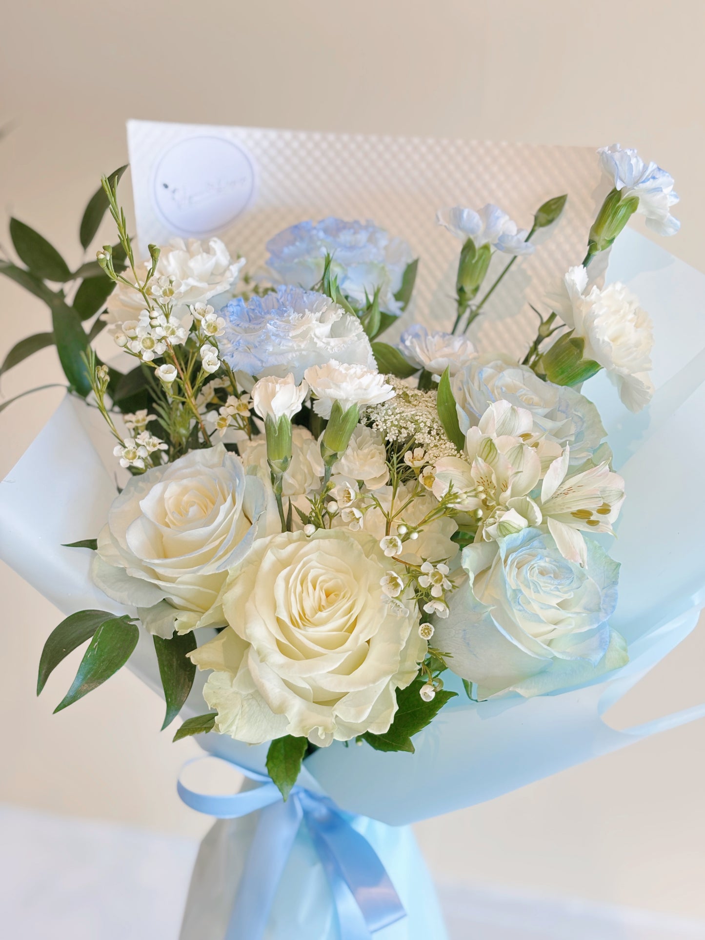 Blue & White roses mixed bouquet