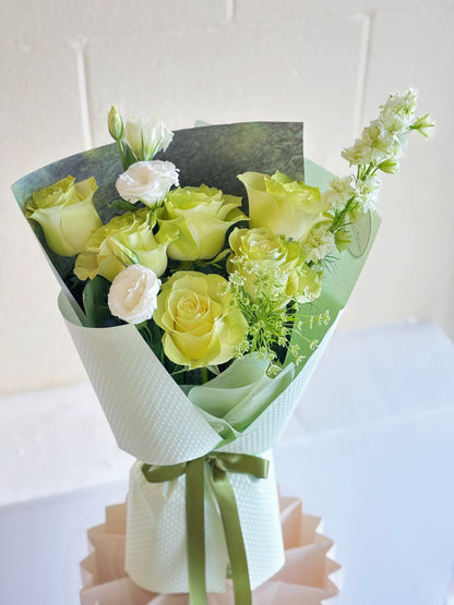 Scottish Green Rose Bouquet-six