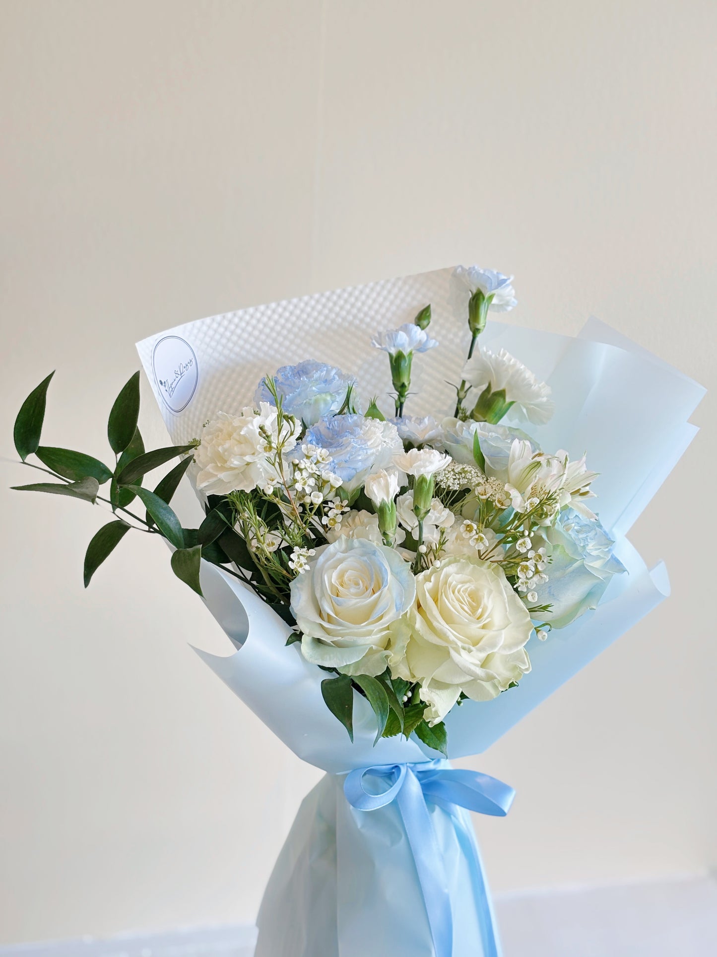 Blue & White roses mixed bouquet