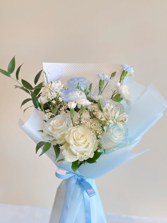 Blue & White roses mixed bouquet