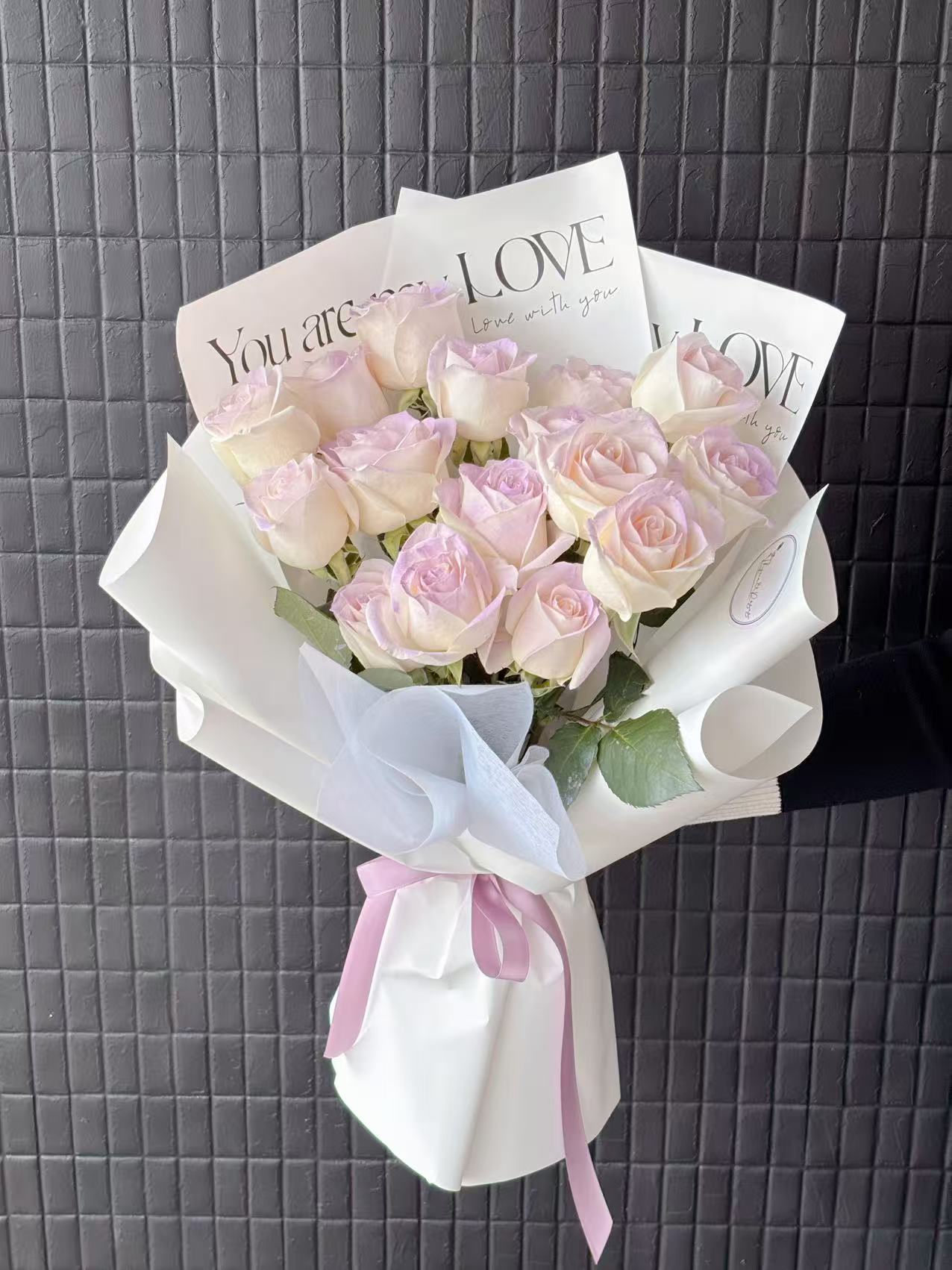 Lavender Dream - 16 white roses with purple spray