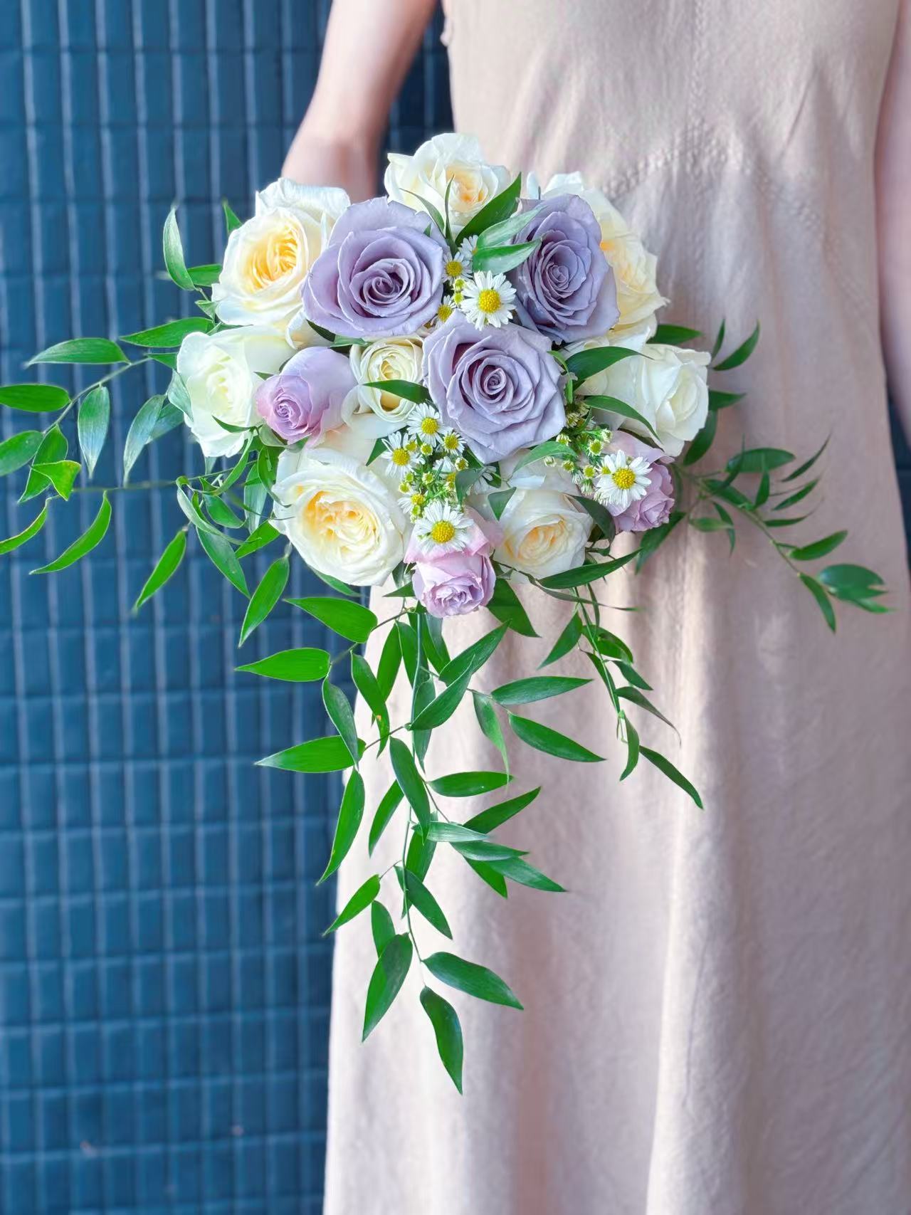 Trailing  Bridal Bouquet-Mixed roses