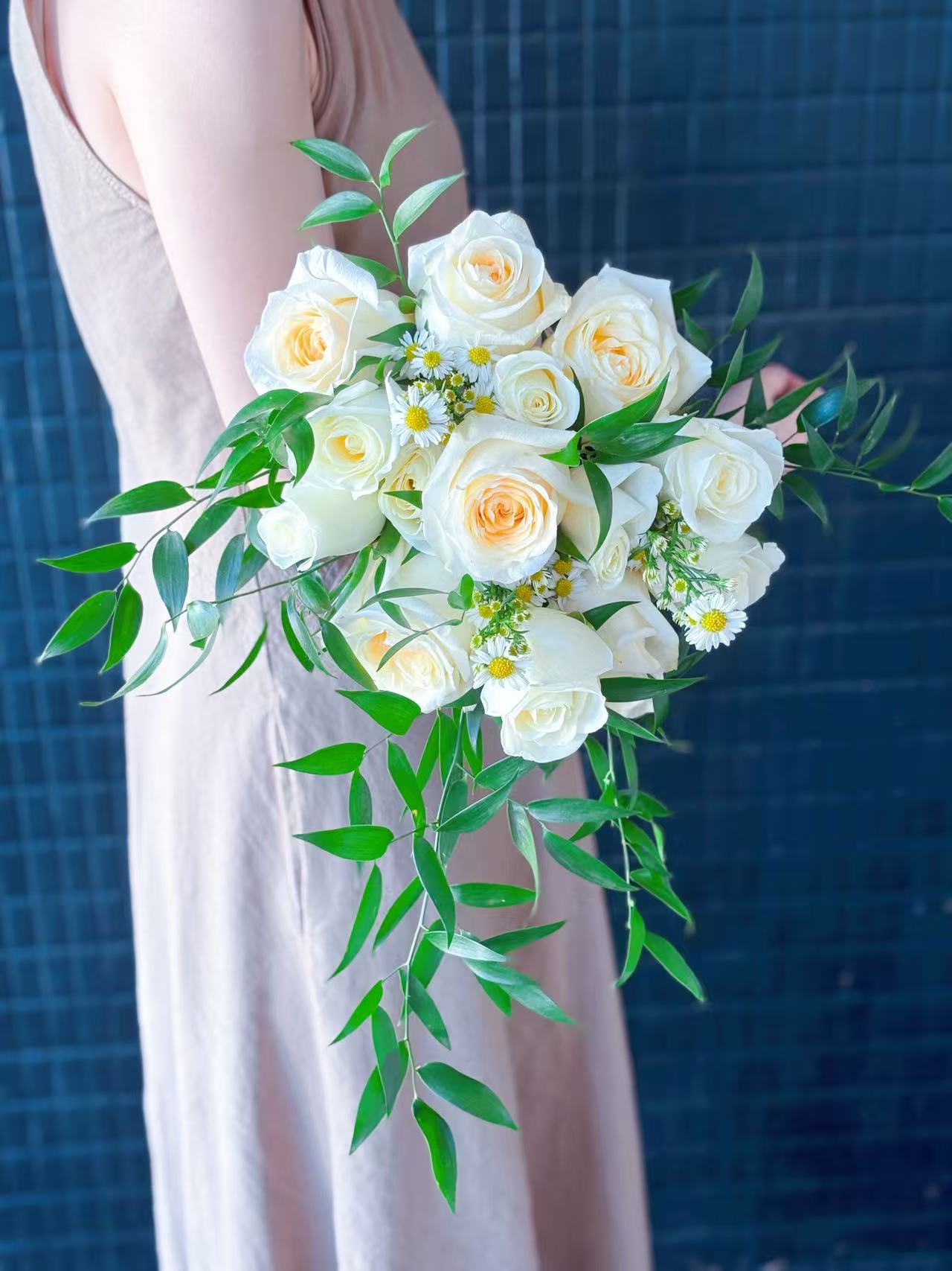 Trailing  Bridal Bouquet-Mixed roses
