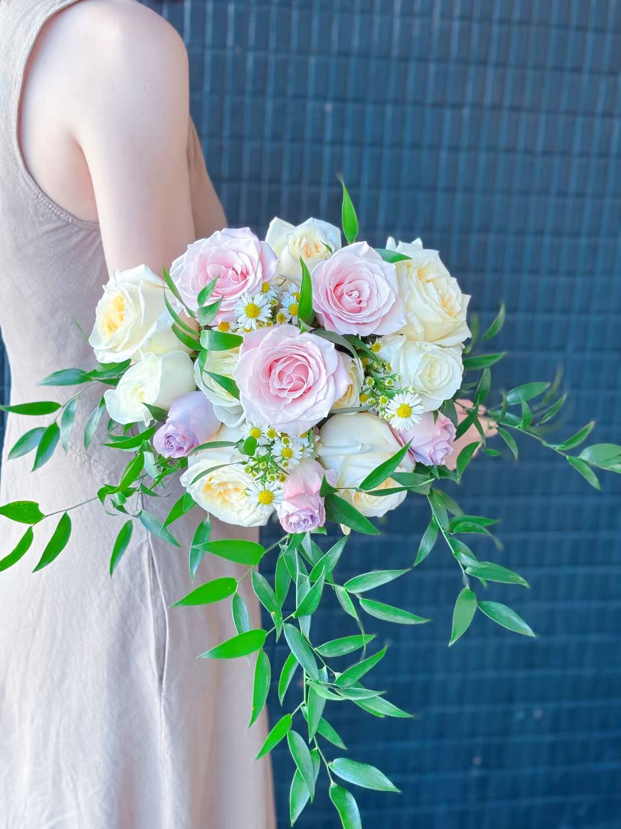 Trailing  Bridal Bouquet-Mixed roses